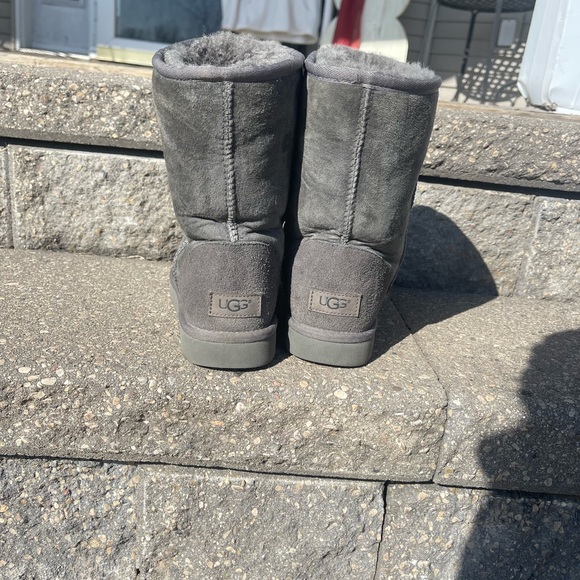 Ugg Classic Short II boots in grey , WORN TWICE - Picture 5 of 9